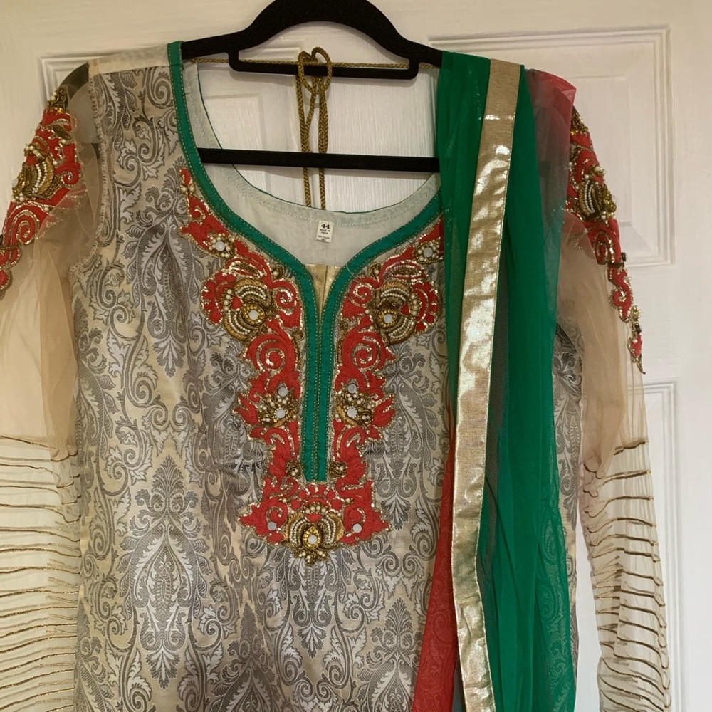Indian dress, Size XL (44 from Indian size)